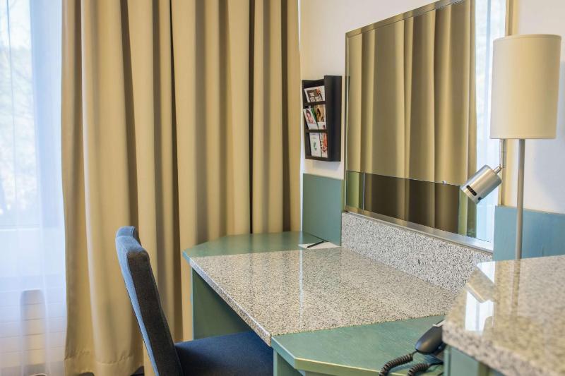 Standard Twin Room image 3