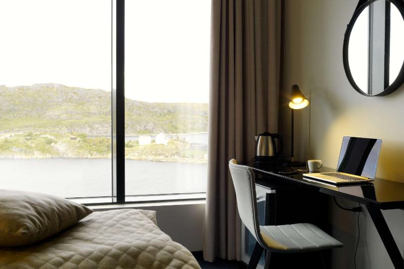 Superior King Room image 3