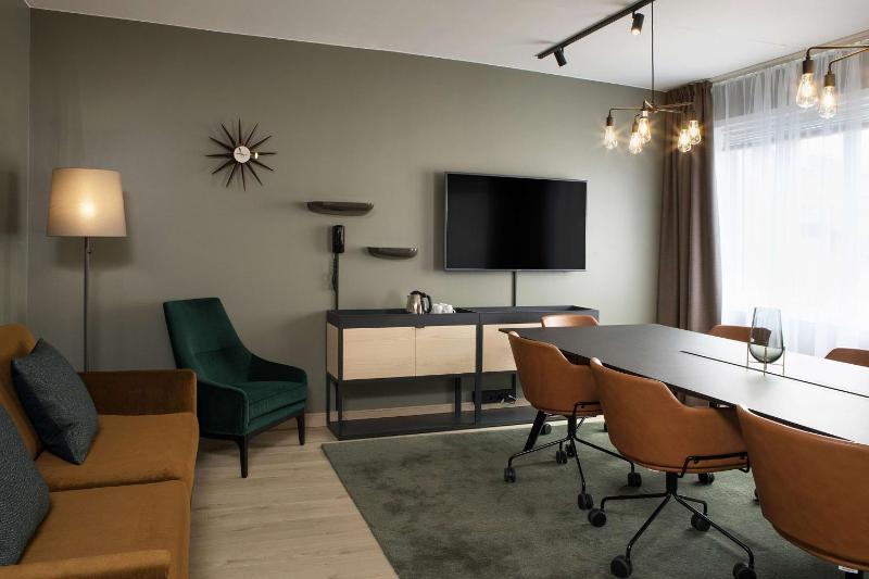 Master Suite image 4