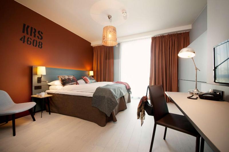 Standard Twin Room image 4