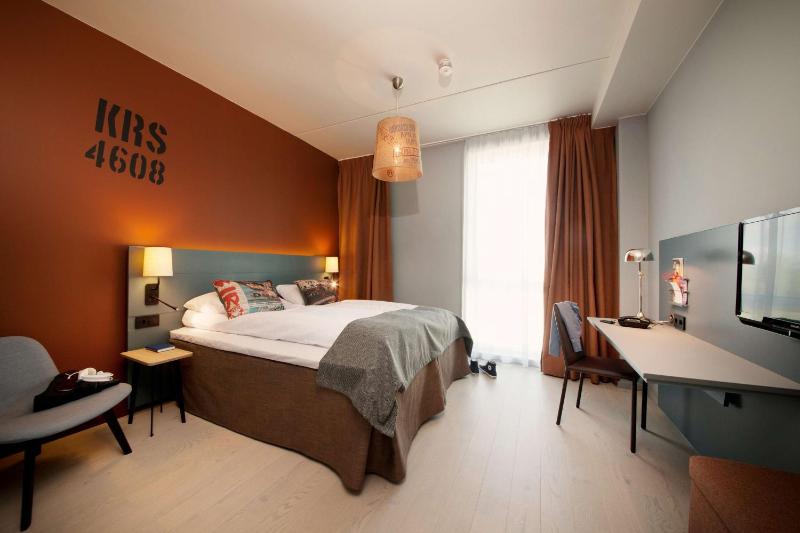 Standard Twin Room image 1