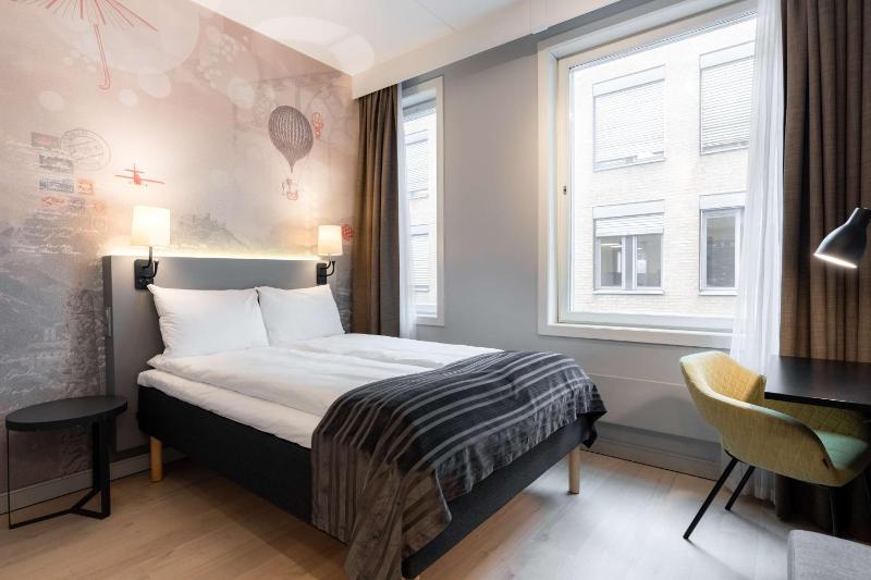 Standard Double Room image 3