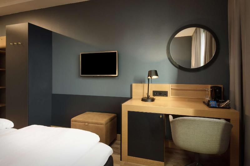 Double or Twin Room image 3