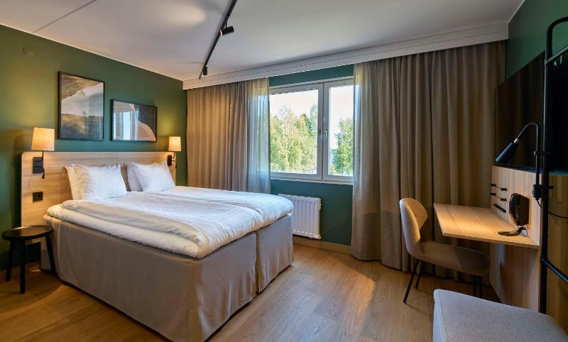 Standard Twin Room image 1