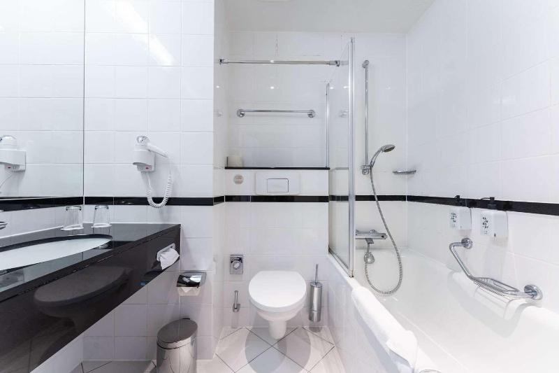 Standard Queen Room image 2