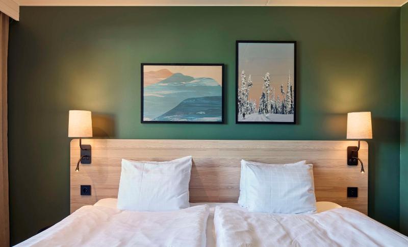 Standard Twin Room image 4
