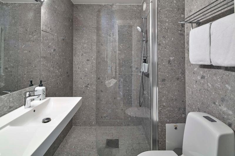 Standard Twin Room image 2