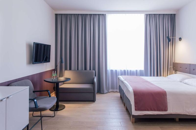 Superior Triple Room image 4