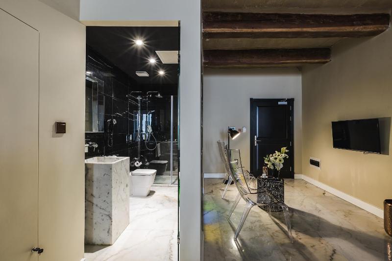 Exclusive Suite image 4