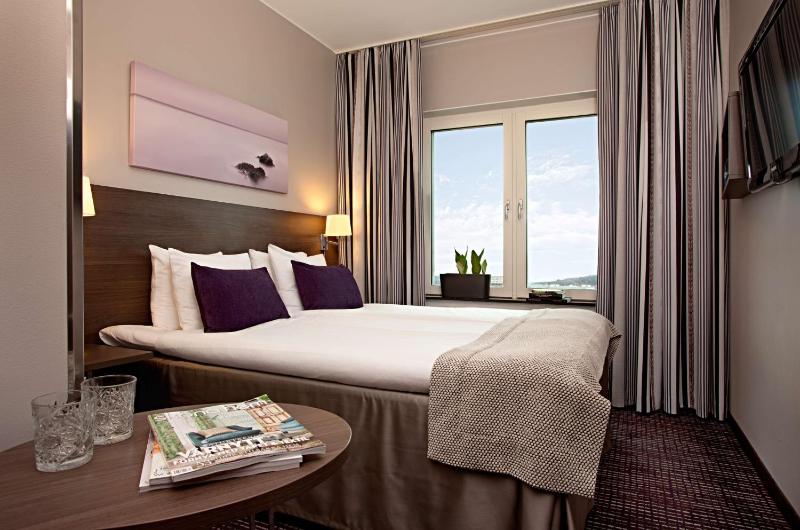 Twin Room image 4
