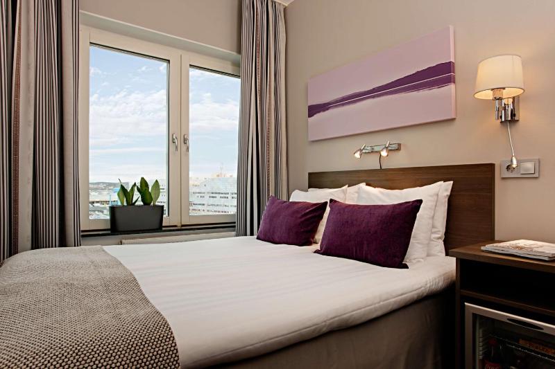Twin Room image 3