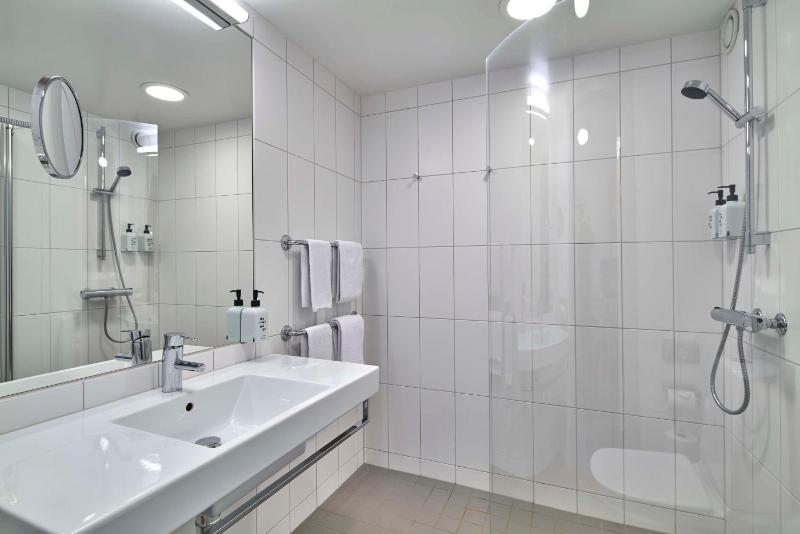 Single Room image 4