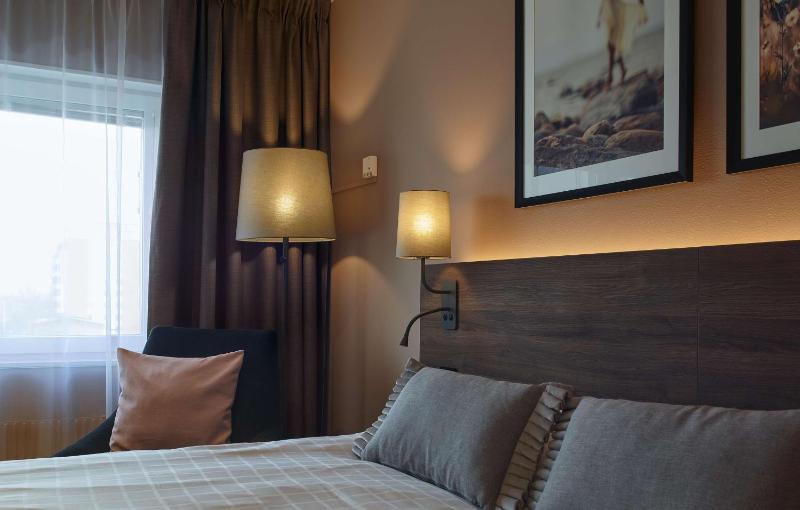 Standard Double Room image 3