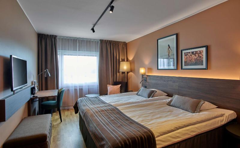 Standard Twin Room image 1