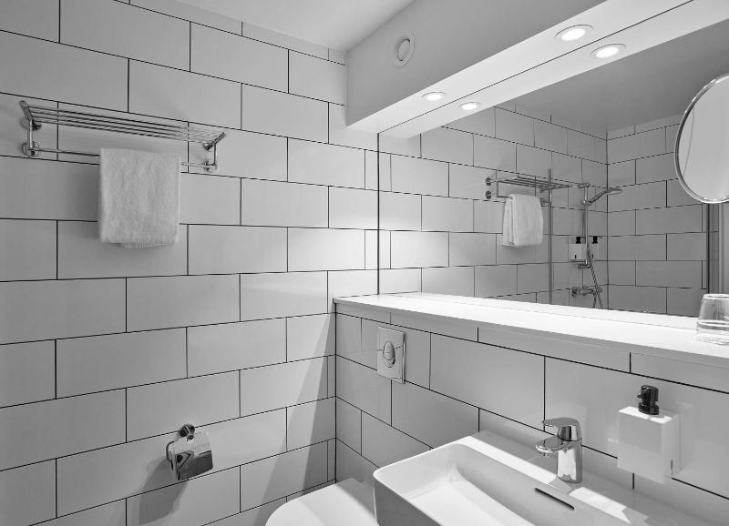 Single Room image 3
