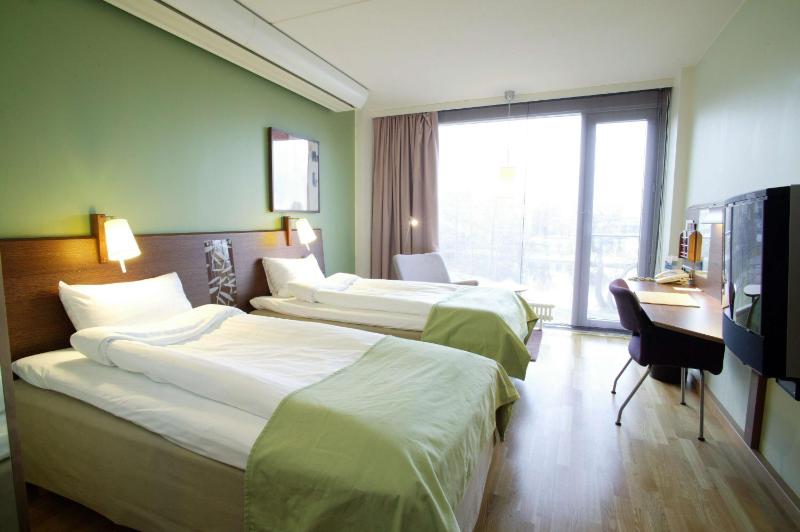 Standard Twin Room image 1