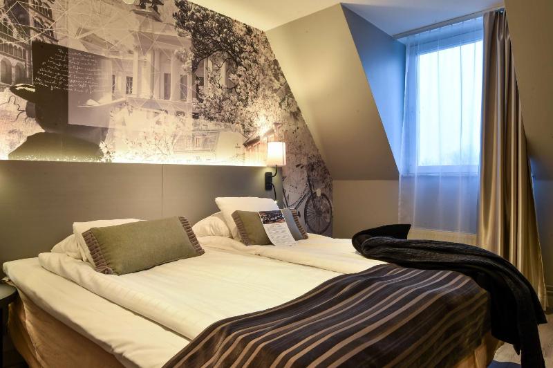 Standard Double or Twin Room image 1