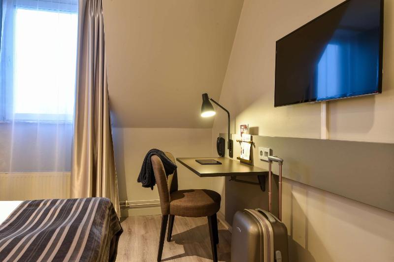 Standard Double or Twin Room image 3