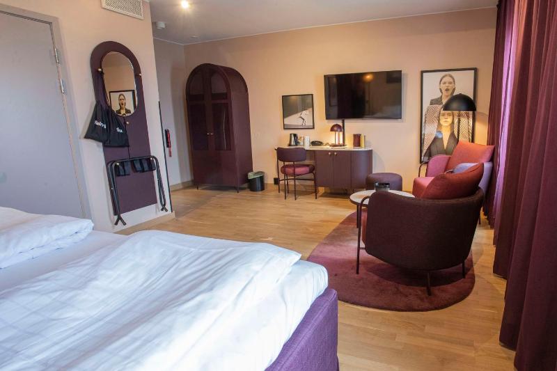 Superior Twin Room image 4