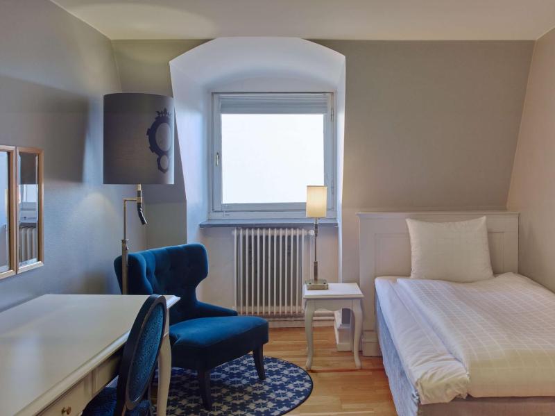 Single Room image 4