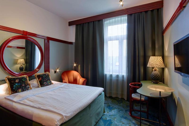 Standard Double Room image 3