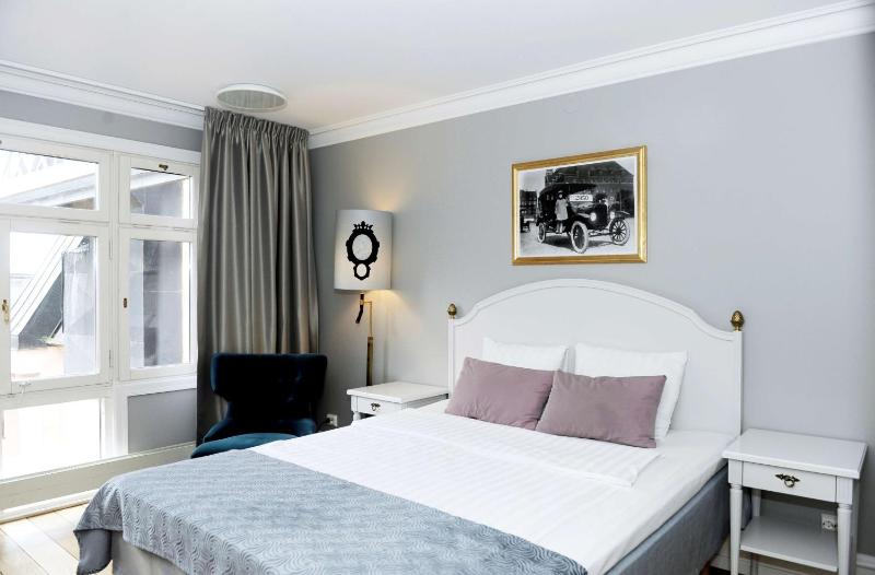 Standard Double Room image 4