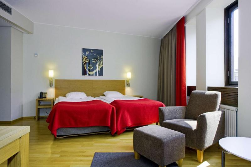 Twin Room with Kitchenette image 4