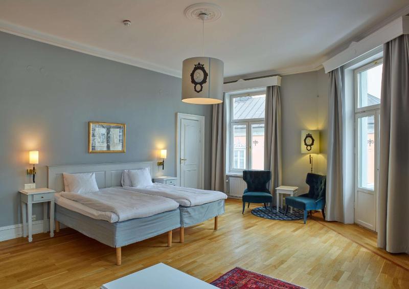 Superior Family Room image 4