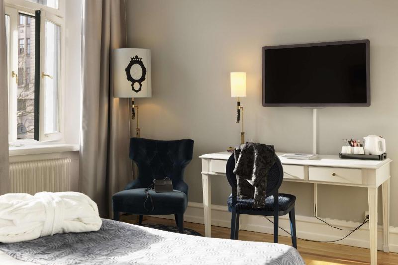 Superior Twin Room image 4