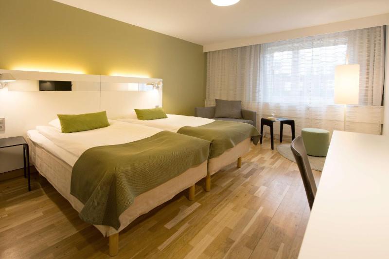 Standard Twin Room image 1