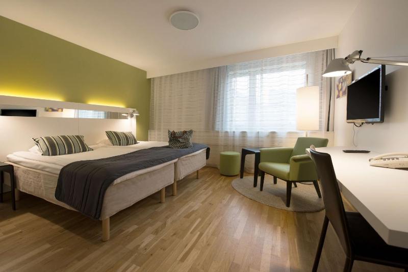 Standard Twin Room image 4