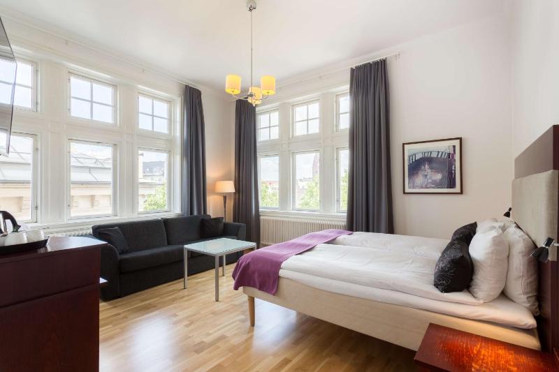 Superior Twin Room image 4