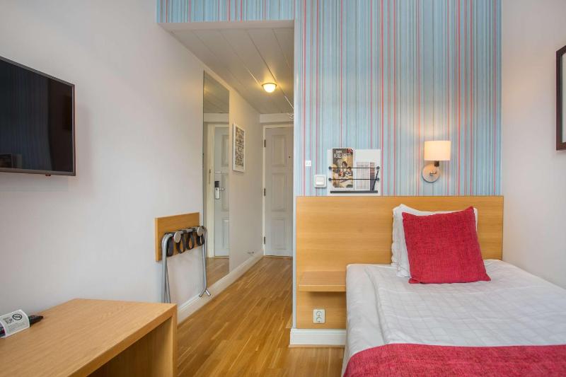 Standard Single Room image 3