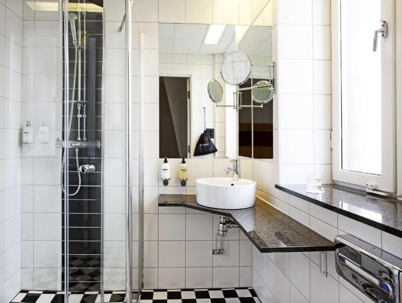 Standard Single Room image 4