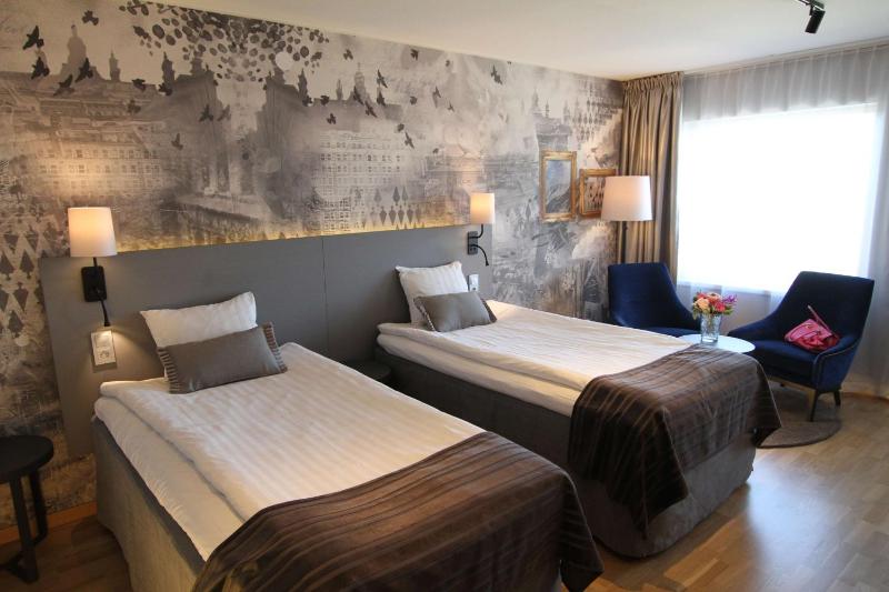 Twin Room image 3