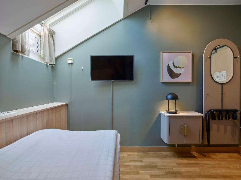 Single Room (No window) image 4