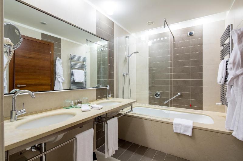 Junior Suite image 2