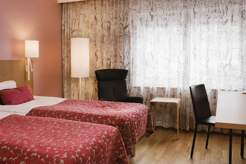 Standard Twin Room image 3