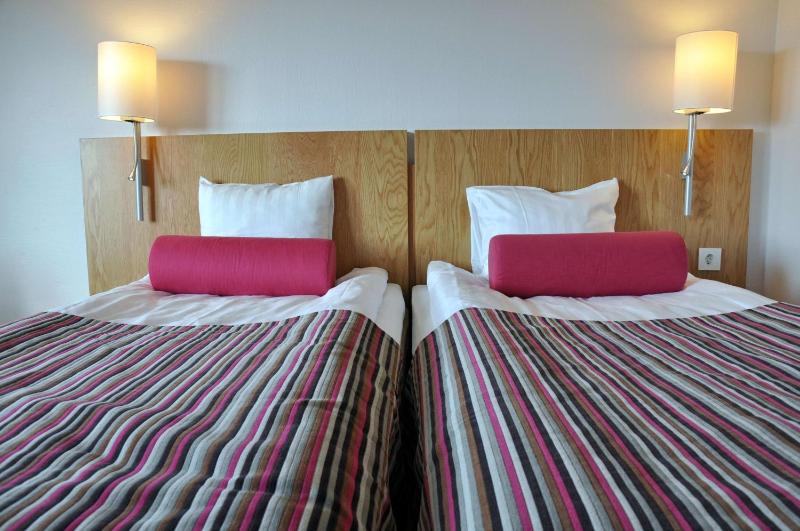 Standard Twin Room image 1