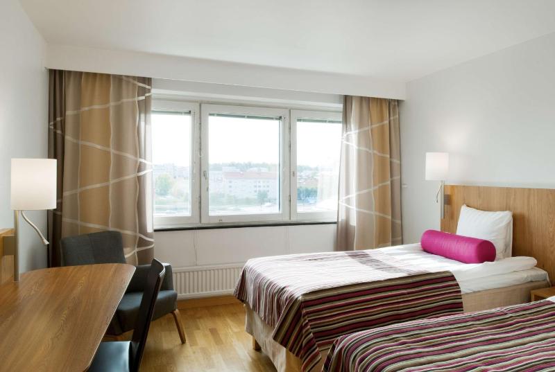 Superior Twin Room image 3