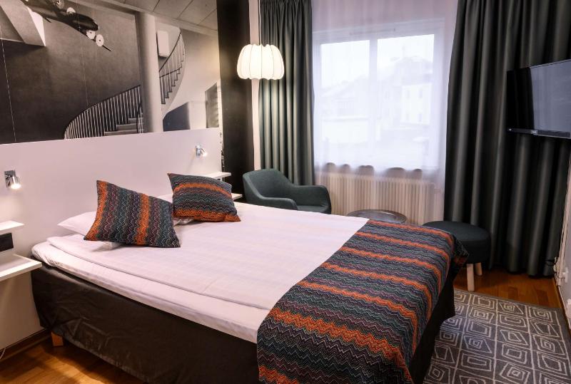 Standard Double Room image 2