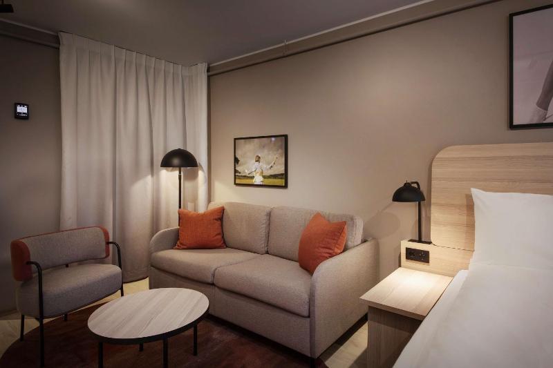 Standard Double Room image 4