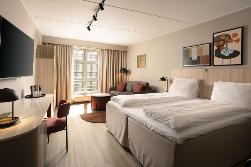 Superior King Room image 4