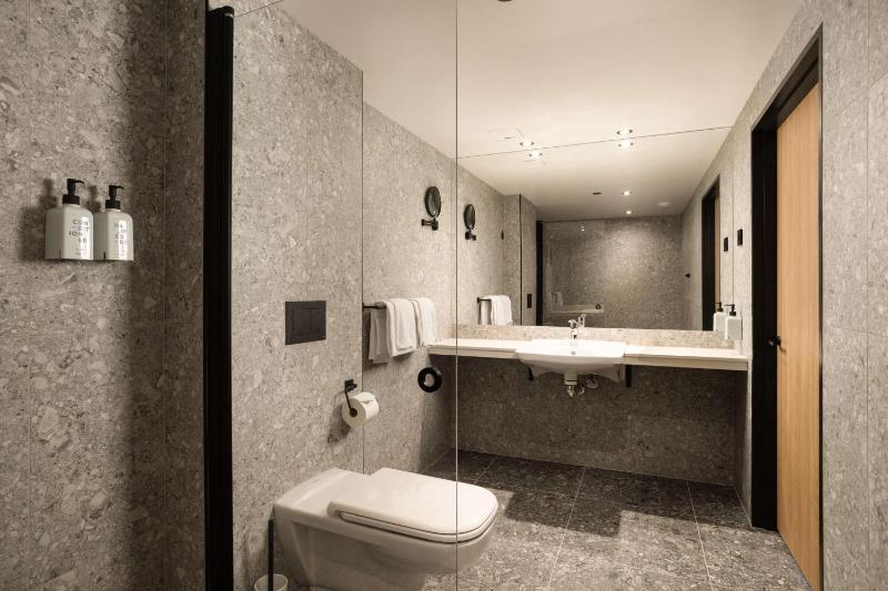 Superior Queen Room image 3