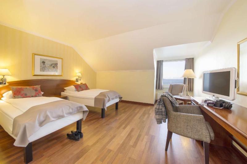 Superior Twin Room image 2