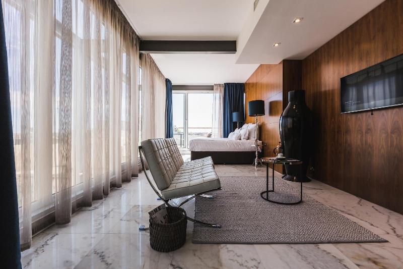 Junior Suite with Terrace image 1