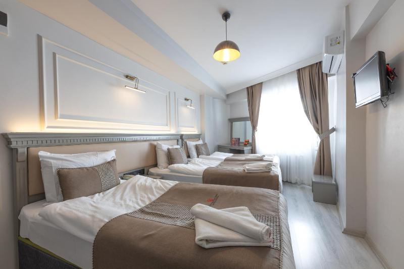 Standard Triple Room image 4