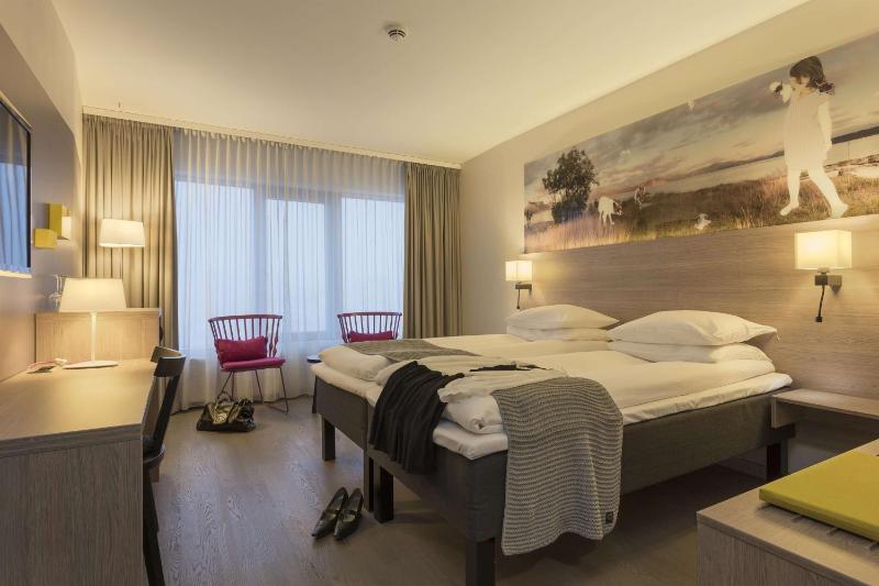 Standard Twin Room image 3