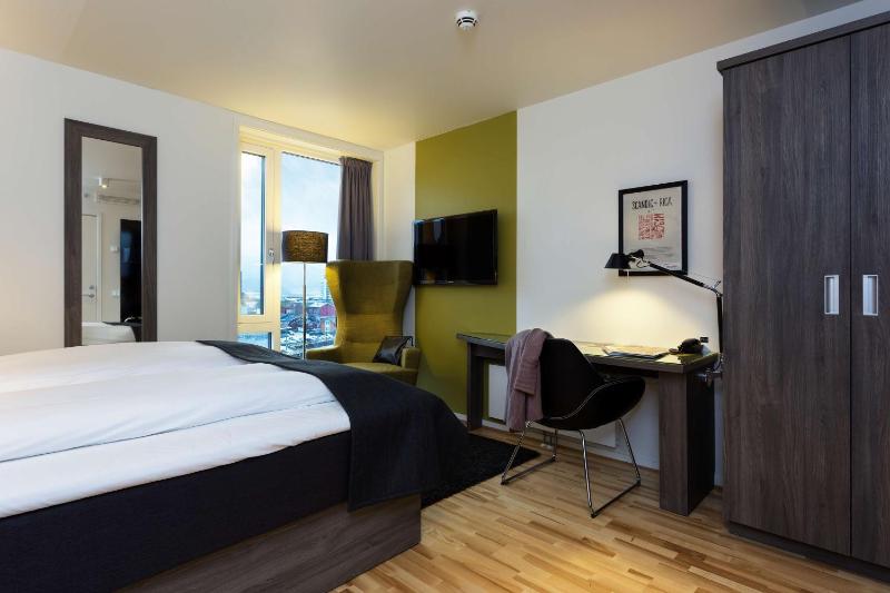 Standard Twin Room image 1