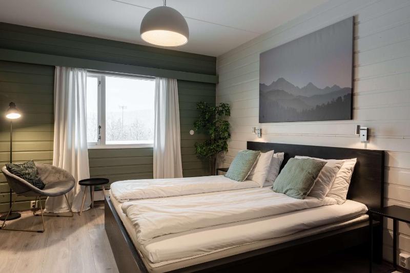 Standard King Room image 3